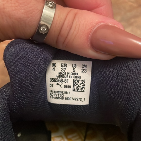 EUC Puma sneakers - Picture 5 of 11